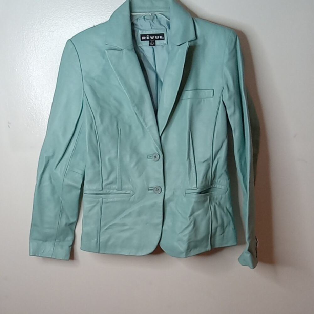 Revue Women's Size 4 Light Green Leather Jacket. Elegant